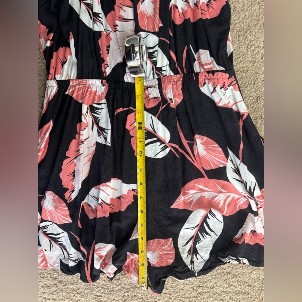 Express Black Floral Sleeveless Romper with Pockets Size S - Picture 9 of 9